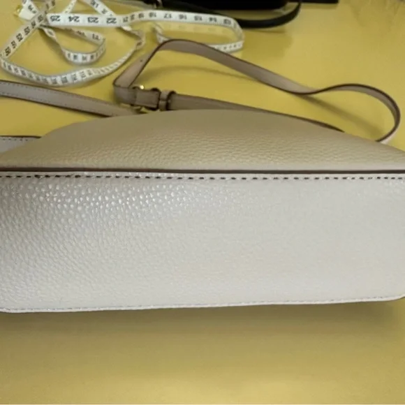 Elegant Gray Crossbody Bag - Picture 5 of 9